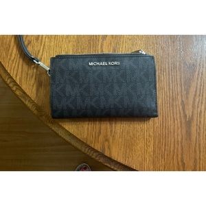 michael kors travel wristlet